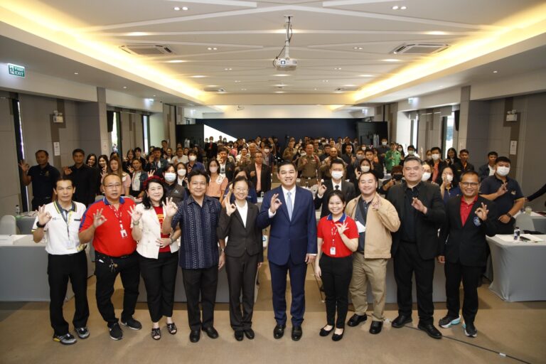 วันพฤหัสบดีที่ 14 ธันวาคม พ.ศ. 2566 ดีอี เปิดสัมมนา “คดีภัยออนไลน์” สร้างภูมิคุ้มกัน ณ ห้องประชุม Blue Box  โรงแรมบลูแรบบิท จังหวัดจันทบุรี
